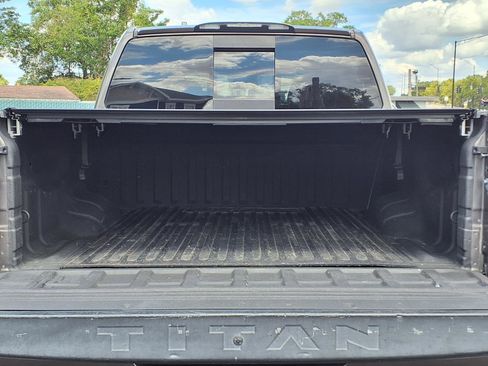 Used 2017 Nissan Titan SV image 7