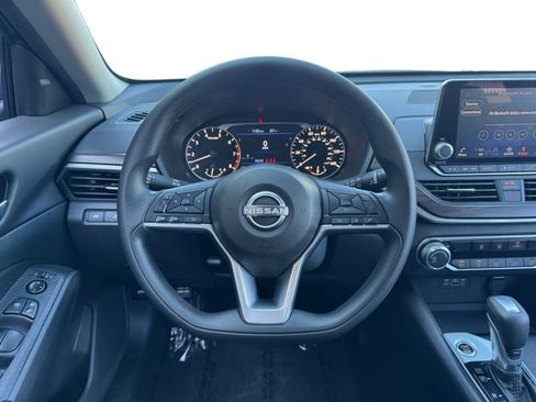 Used 2025 Nissan Altima 2.5 SV FWD image 12