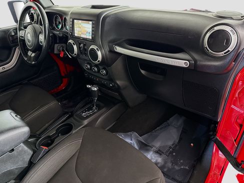 Used 2017 Jeep Wrangler Unlimited Sahara w/ Dual Top Group image 28