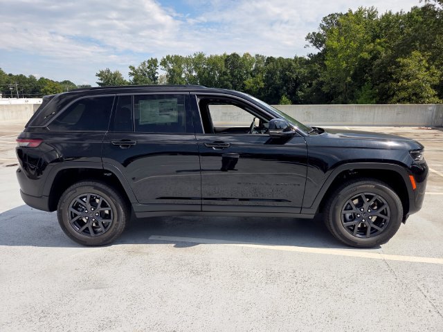 New 2027 Jeep Grand Cherokee Altitude RWD image 9