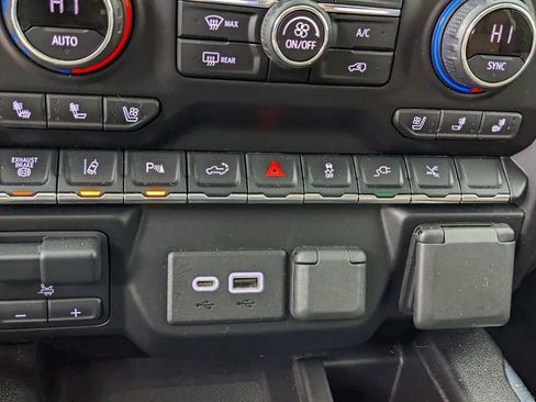 Used 2021 Chevrolet Silverado 3500 High Country image 30