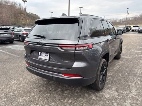 Used 2026 Jeep Grand Cherokee Altitude image 3