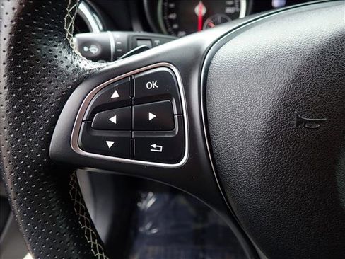 Used 2018 Mercedes-Benz GLA 250 4MATIC image 16