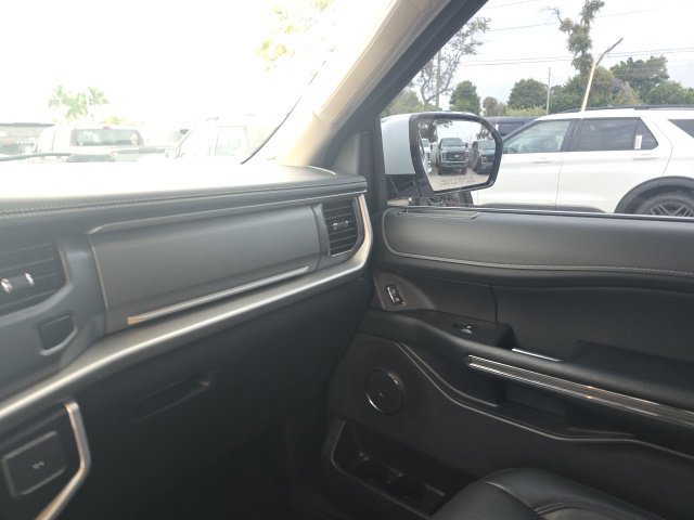 Used 2024 Ford Expedition XLT RWD image 18