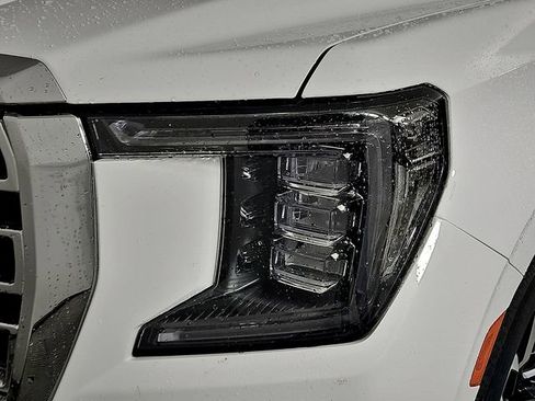 Used 2023 GMC Yukon XL SLT w/ SLT Premium Package RWD image 9