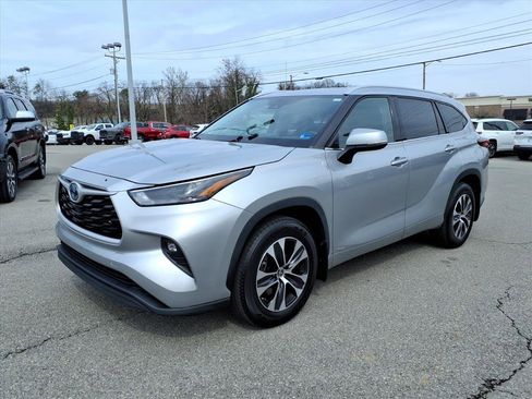 Used 2022 Toyota Highlander XLE image 8
