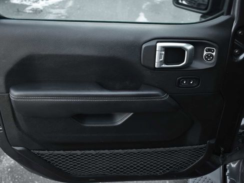 Used 2020 Jeep Wrangler Unlimited Sahara image 26