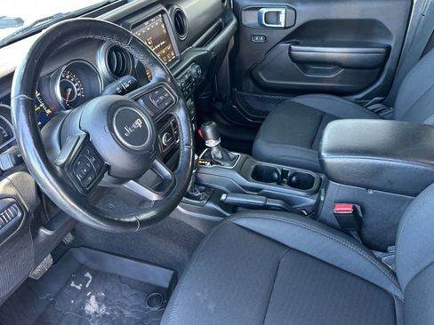 Used 2021 Jeep Gladiator Sport image 9
