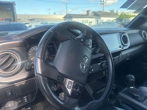 Used 2020 Toyota Tacoma TRD Sport w/ Technology Package RWD image 10