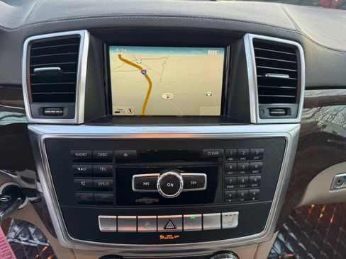 Used 2015 Mercedes-Benz GL 450 4MATIC w/ Appearance Package image 16