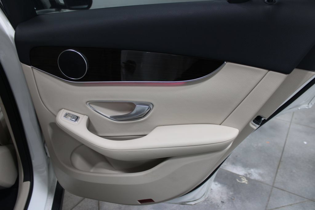 Used 2022 Mercedes-Benz GLC 300 4MATIC image 23