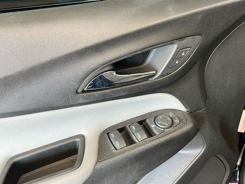 Used 2020 Chevrolet Equinox LS w/ LS Convenience Package image 18