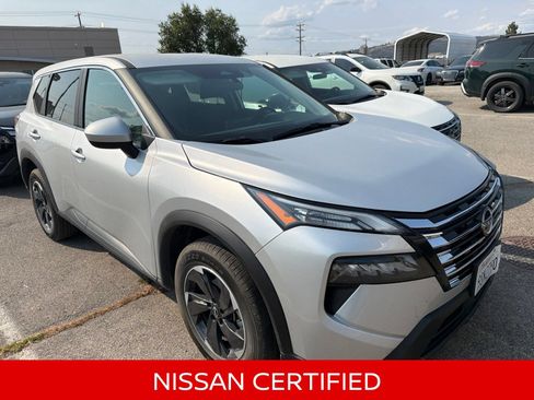 Certified 2025 Nissan Rogue SV AWD/4WD image 4