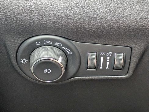 Used 2023 Jeep Compass Latitude w/ Sun and Sound Group AWD/4WD image 26