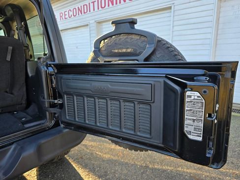 Used 2018 Jeep Wrangler Sport S image 44