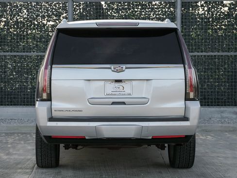 Used 2020 Cadillac Escalade ESV Luxury image 11