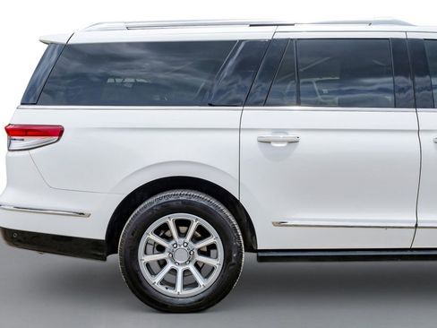 Used 2022 Lincoln Navigator L Reserve AWD/4WD image 6