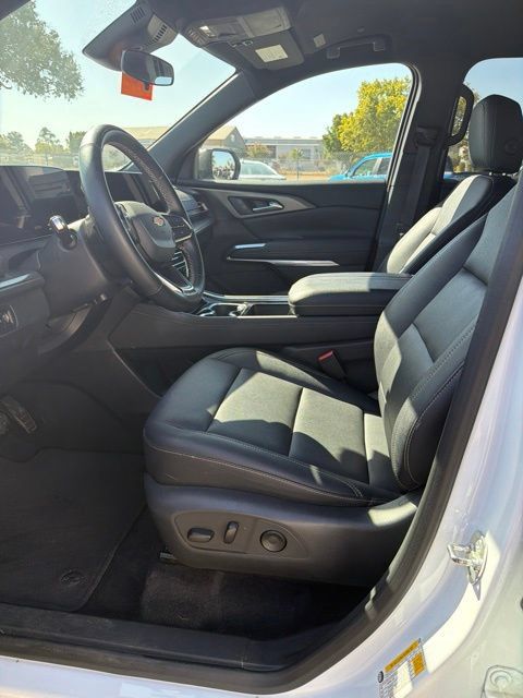 Used 2025 Chevrolet Traverse LT AWD/4WD image 7