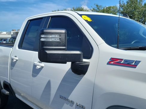 Used 2024 Chevrolet Silverado 2500 LT AWD/4WD image 9