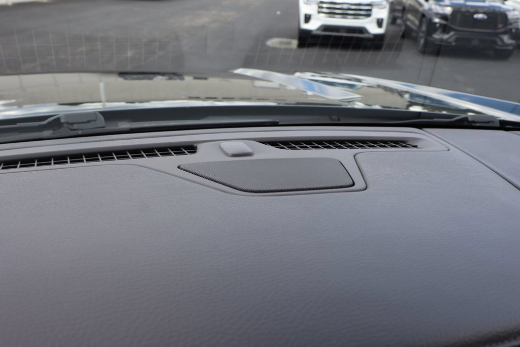 Used 2023 GMC Yukon Denali AWD/4WD image 32