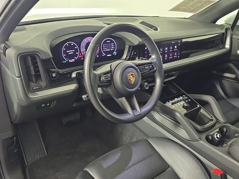 Certified 2024 Porsche Cayenne AWD/4WD image 4