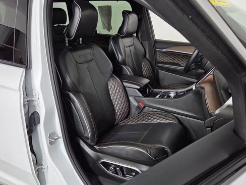 Used 2022 Jeep Grand Cherokee Summit w/ Luxury Tech Group V image 38