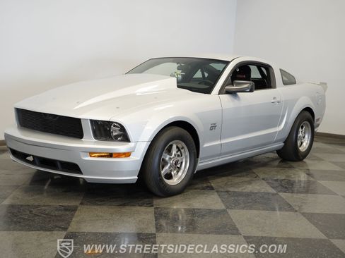 Used 2006 Ford Mustang GT RWD image 6