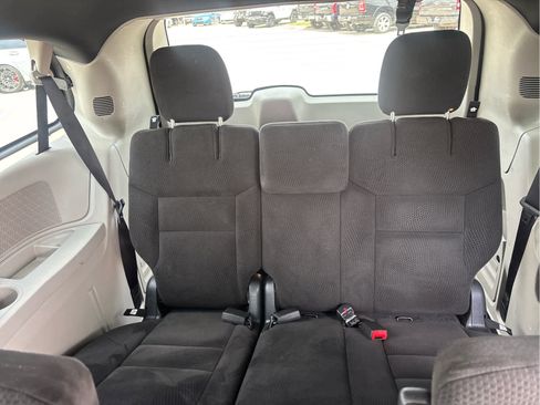 Used 2016 Dodge Grand Caravan SE image 7