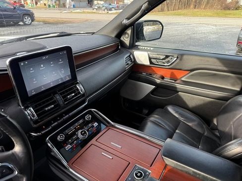 Used 2020 Lincoln Navigator Reserve w/ Luxury Package image 12