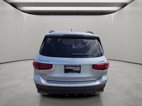 Used 2022 Mercedes-Benz GLB 250 4MATIC image 4