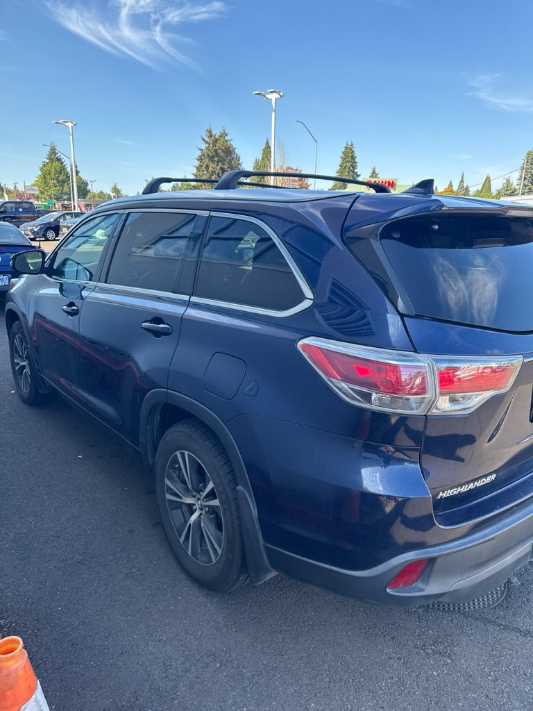Used 2016 Toyota Highlander XLE AWD/4WD image 7