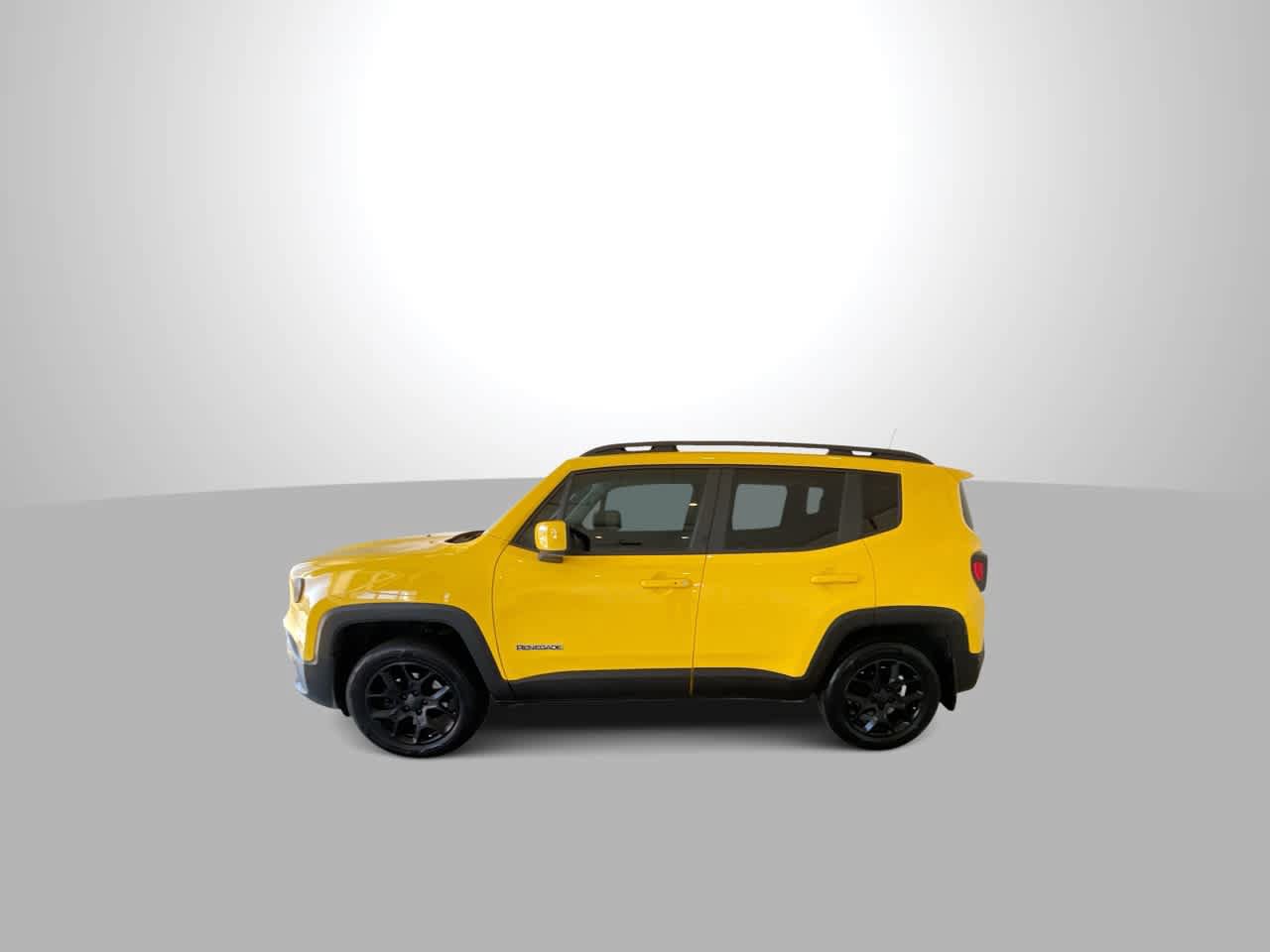 Used 2018 Jeep Renegade Latitude w/ Cold Weather Group AWD/4WD image 5