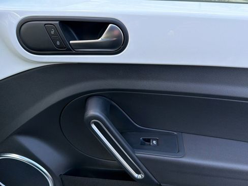 Used 2012 Volkswagen Beetle 2.5 image 21