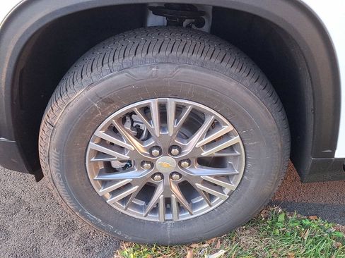 New 2026 Chevrolet Traverse LT image 3