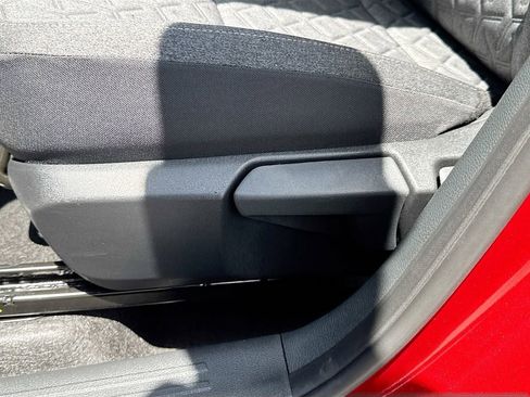 Used 2025 Nissan Kicks SV w/ Charging Package image 17