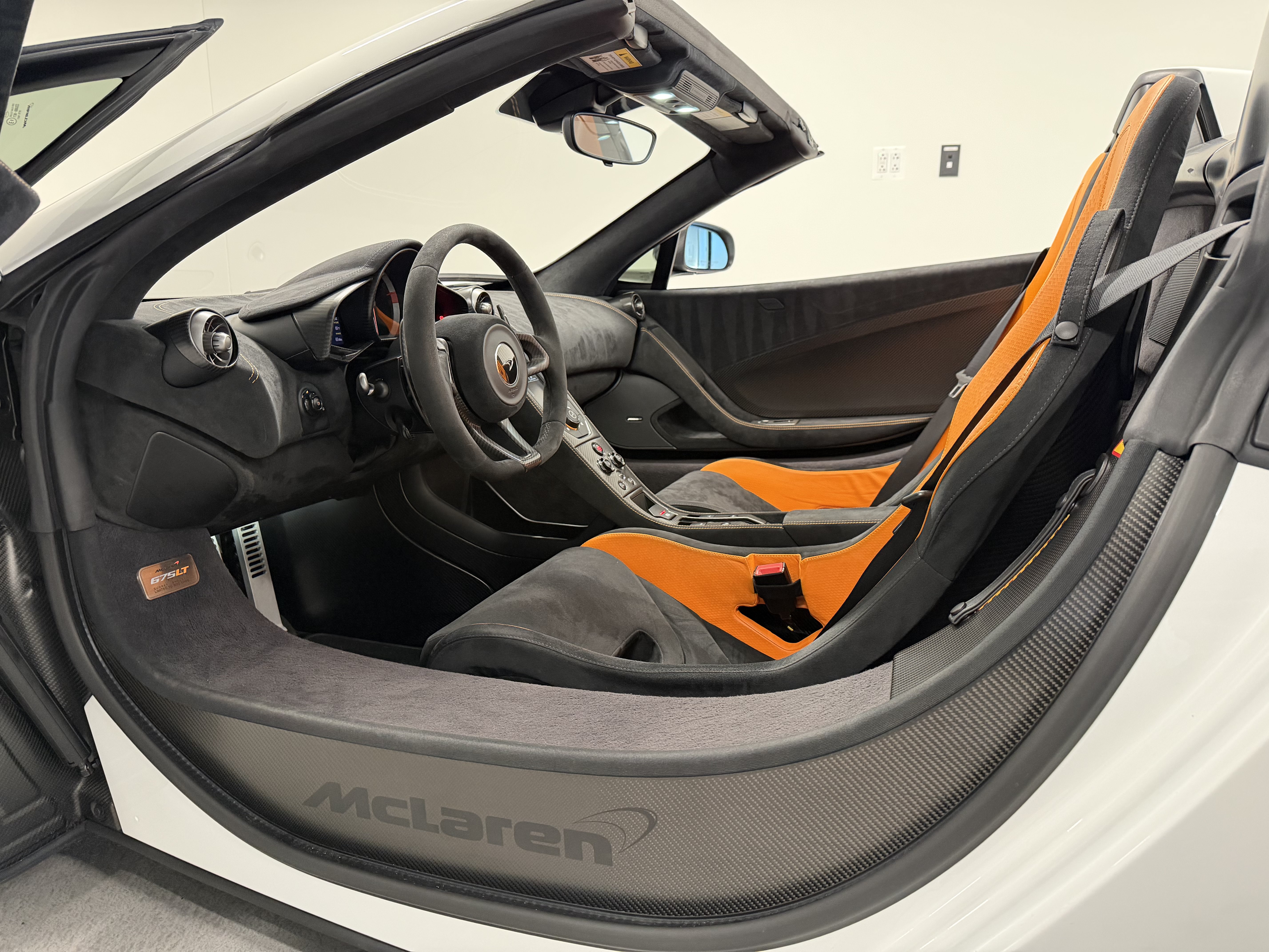 Used 2016 McLaren 675LT Spider RWD image 16