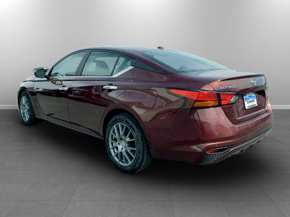 Used 2025 Nissan Altima 2.5 SV FWD image 5