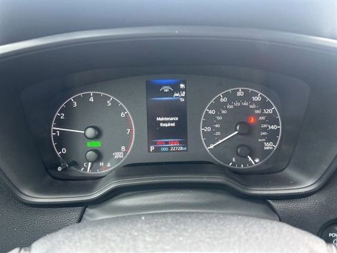 Used 2024 Toyota Corolla Cross SE image 12