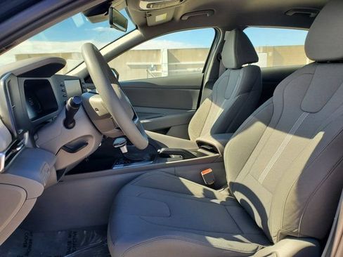 Used 2026 Hyundai Elantra SE FWD image 10