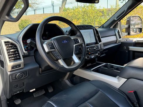 Used 2022 Ford F250 Lariat w/ Black Appearance Package image 16