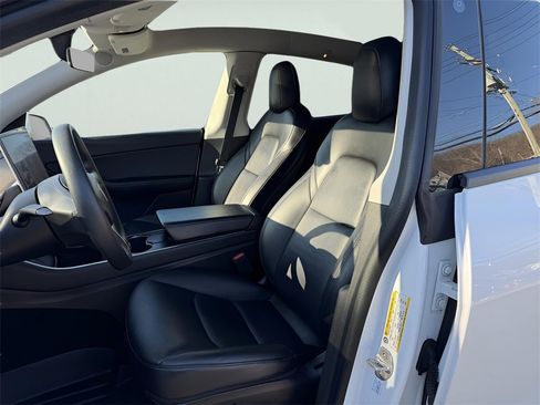 Used 2021 Tesla Model Y Long Range image 15