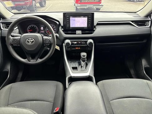 Used 2021 Toyota RAV4 LE AWD/4WD image 4