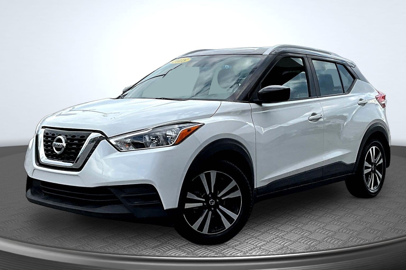 Used 2018 Nissan Kicks SV FWD image 1