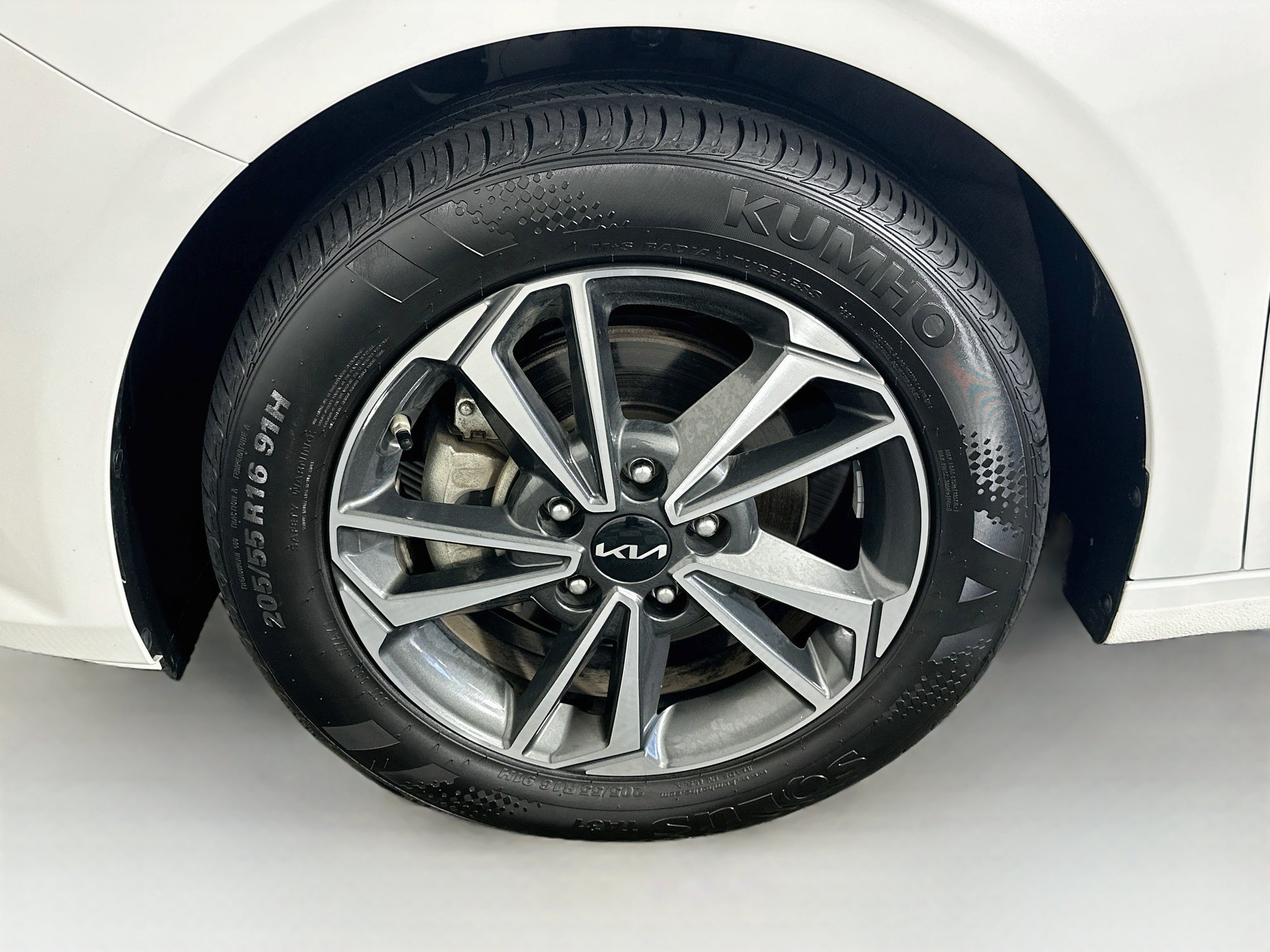 Used 2024 Kia Forte LXS w/ LXS Technology Package FWD image 11
