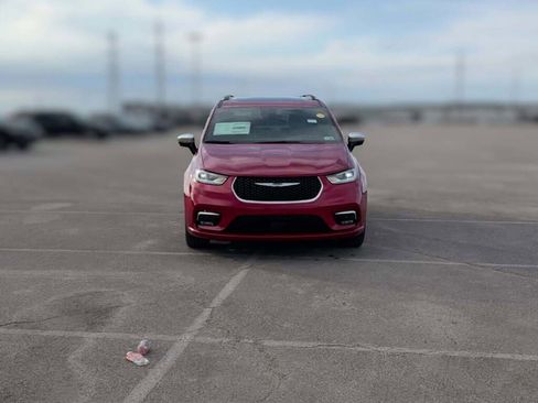 New 2026 Chrysler Pacifica Pinnacle image 2
