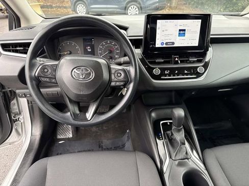Used 2025 Toyota Corolla LE image 17