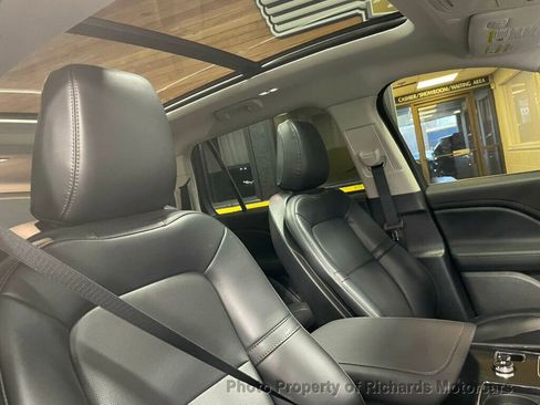 Used 2025 Lincoln Aviator AWD w/ Jet Appearance Package image 23