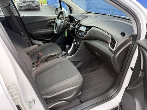 Used 2019 Chevrolet Trax LS image 20