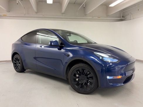 Used 2024 Tesla Model Y Long Range AWD/4WD image 8