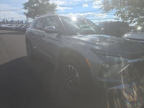 Used 2025 Chevrolet TrailBlazer LT AWD/4WD image 3